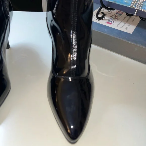 Stuart Weitzman Clingy Patent Leather Pointed Toe Booties!! - Picture 6 of 14